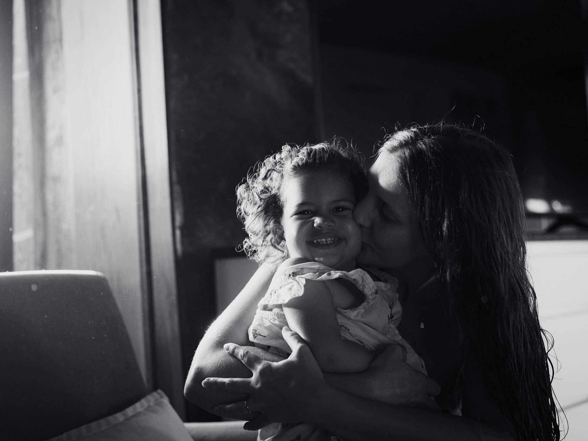 Júlia e Benedita, em casa